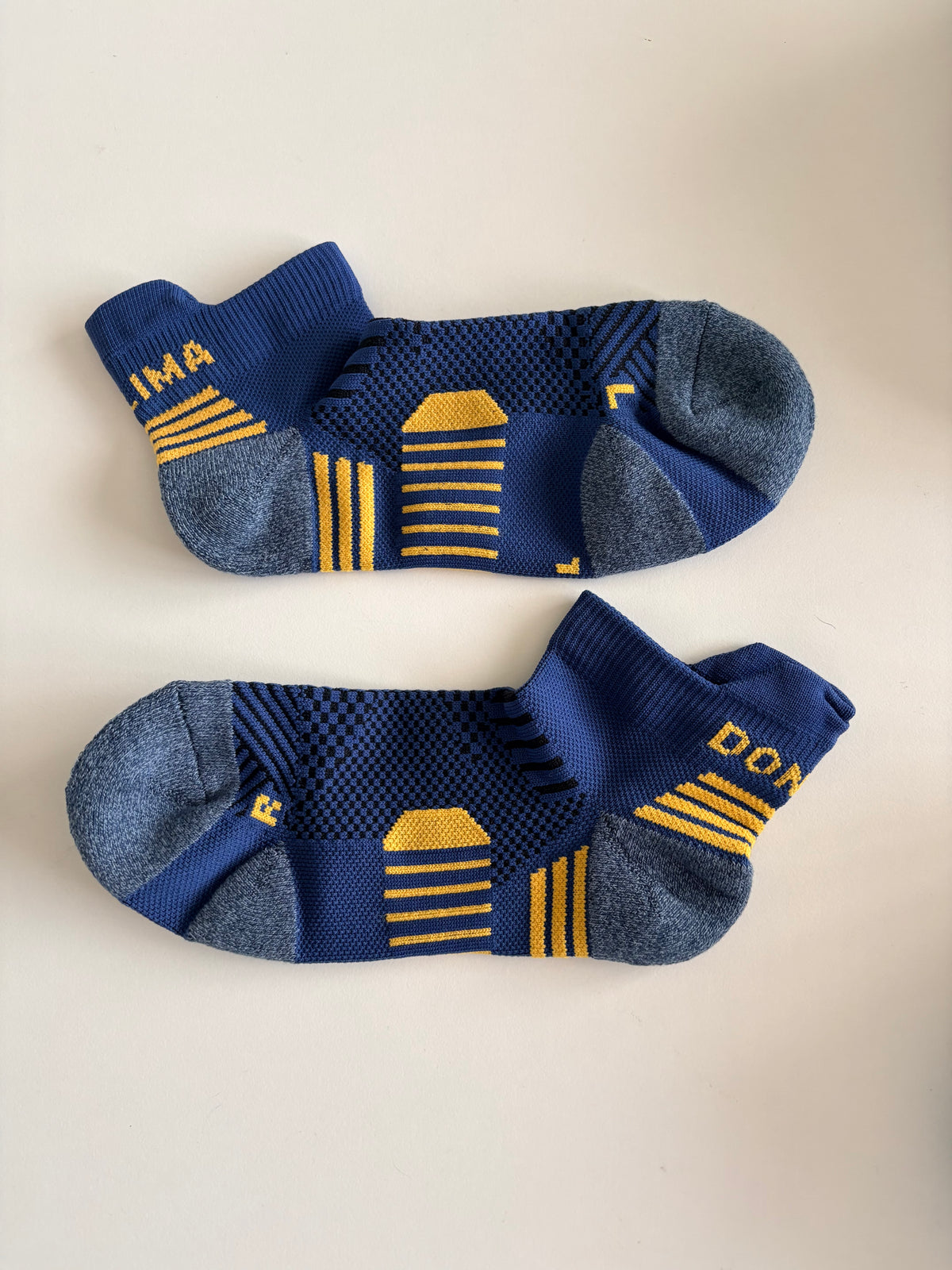 Donlima unisex ankle running socks in blue and yellow