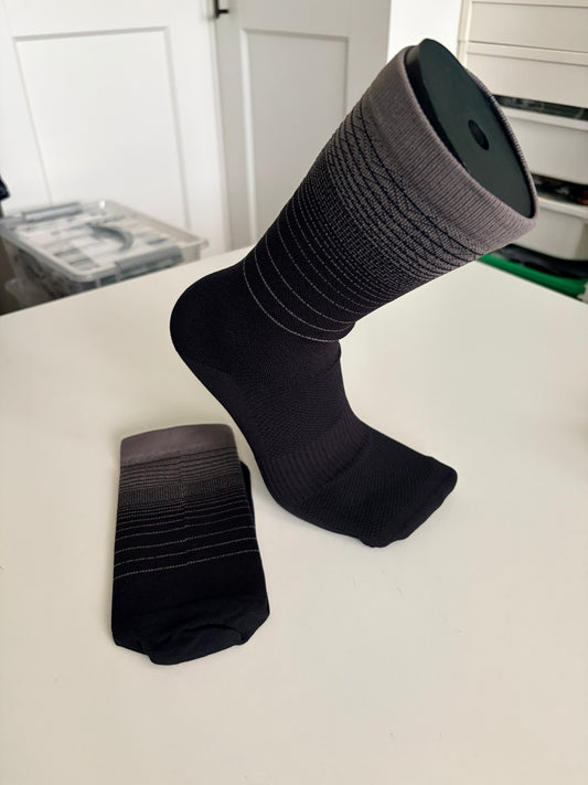 Men’s Professional Multiple Colours Striped Cycling Socks / Compression, Moisture-Wicking & High Elasticity & Breathable