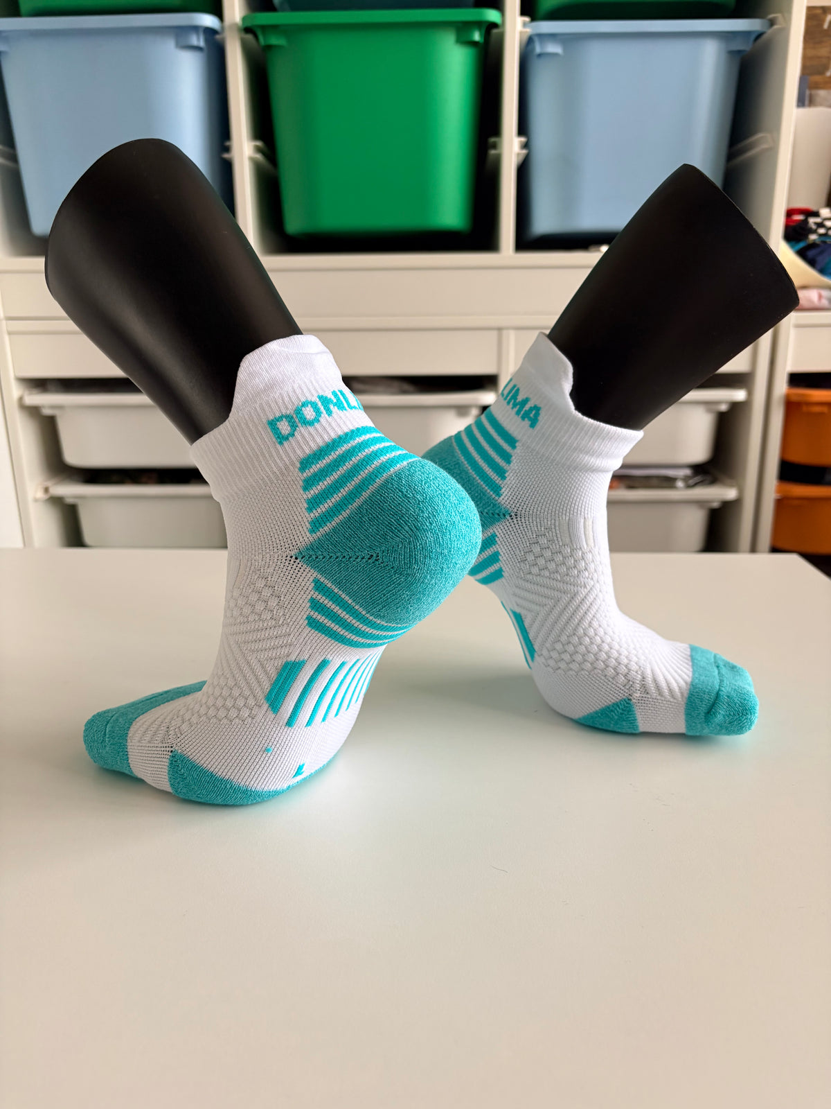 Donlima unisex ankle running socks in white and blue