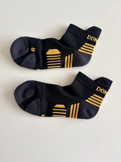 Donlima unisex ankle running socks in black and mustard