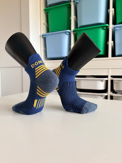 Donlima unisex ankle running socks in blue and yellow