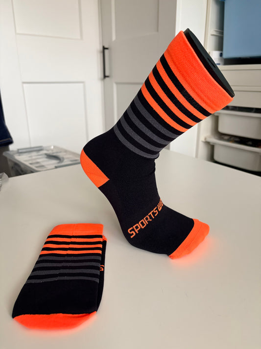 Men’s Professional Fluorescent High-Visibility Black Striped Cycling Socks / Compression, Moisture-Wicking & High Elasticity & Breathable